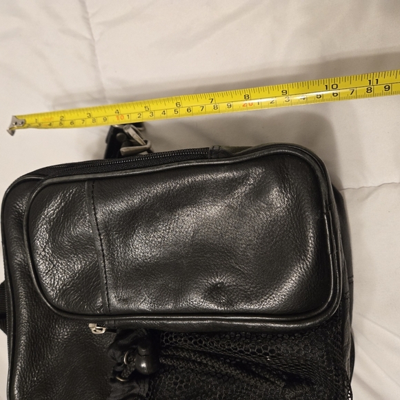 Vintage Wilson’s Leather Black Messenger Shoulder Bag Camera Crossbody Travel - Picture 9 of 10